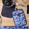 SUR LA Table Kitchen Essentials Fresh Blueberries Fruit Potholder 2-Pack Set, Heat Resistant, 100% Cotton, Flexible Non-Slip Silicone Grip, Blue/White, 7″x10″(Blue/White)