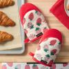 SUR LA Table Kitchen Essentials Quirky Strawberries Fruit Mini Oven Mitt 2-Pack Set, Heat Resistant, 100% Cotton, Flexible Non-Slip Silicone Grip, Pink/Green/Cream, 5.5″x8″(Pink/Green/Cream)