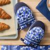 SUR LA Table Kitchen Essentials Quirky Strawberries Fruit Mini Oven Mitt 2-Pack Set, Heat Resistant, 100% Cotton, Flexible Non-Slip Silicone Grip, Pink/Green/Cream, 5.5″x8″(Blue/White)