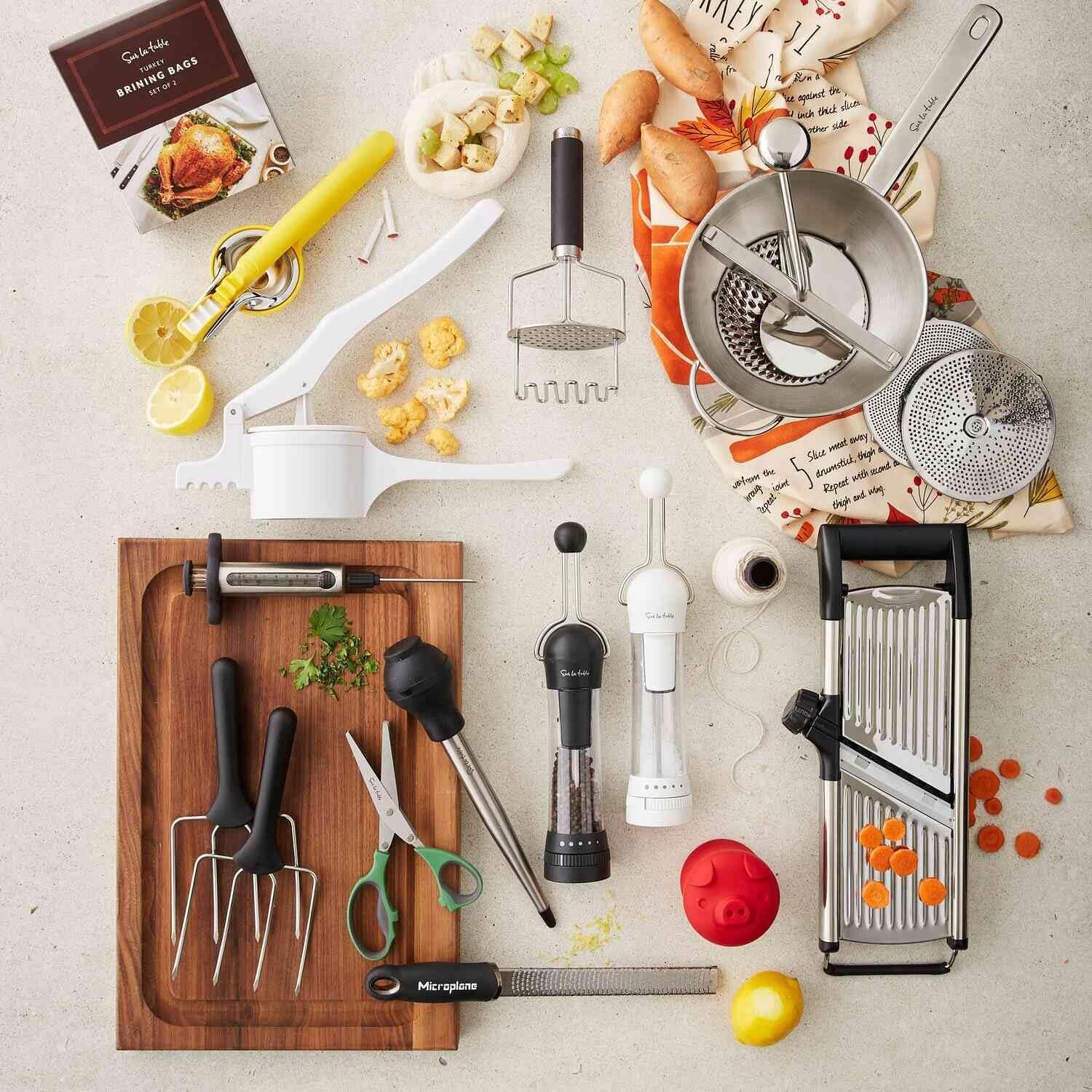 imageSur La Table Stainless Steel Baster Angled Nozzle with Removable Nylon Tip for Easy Basting amp Cleaning Dishwasher Turkey amp Roasting Tool
