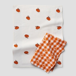 Sur la table Assorted Pumpkin Towels, Set of 2, Orange